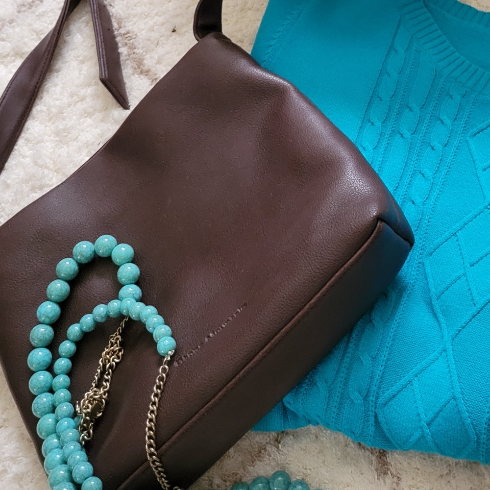 Vintage Stone Mountain Brown Crossbody Bag, crafted from genuine soft leather. - Picture 4 of 16